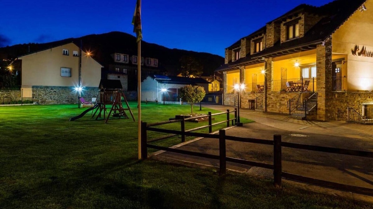 Caboalles de Abajo House | Apartment 'Cuartal' with Mountain View, Shared Pool and Wi-Fi