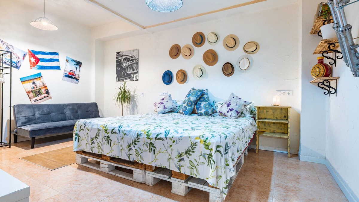 Burriana Apartment | Apartment 'Cuba Mia' with Shared Terrace and Wi-Fi