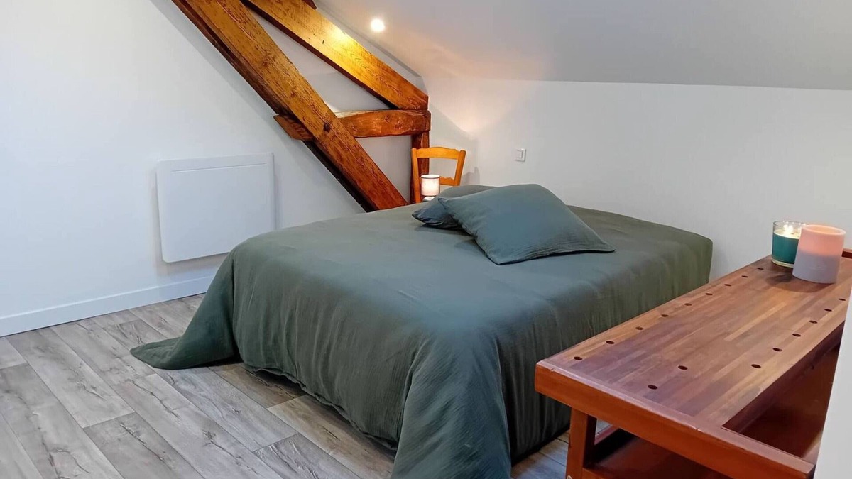 Perigueux Apartment | Apartment 'D'am Chic Nomade Appartement Vert' with Wi-Fi