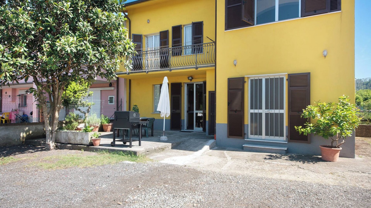 Brugnato Apartment | Apartment 'Da Dri´' with Private Terrace, Private Garden and Balcony
