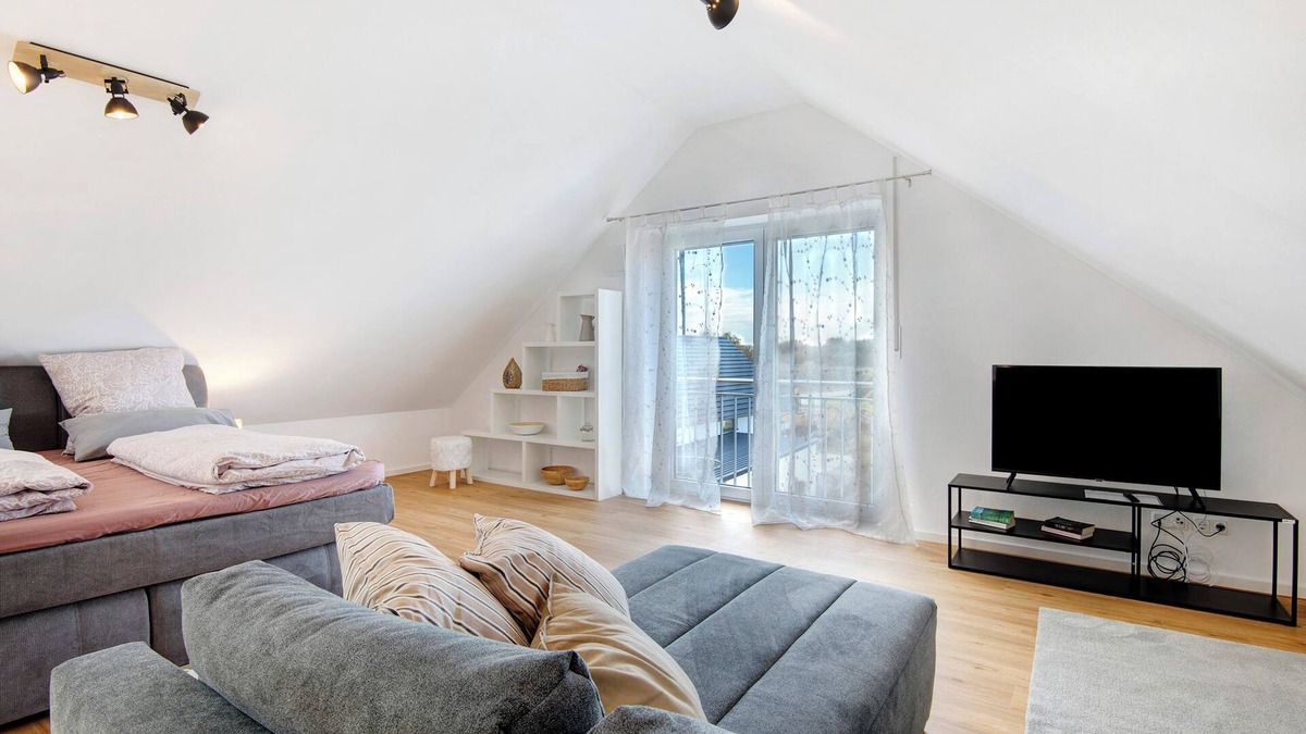 Tegernheim Apartment | Apartment 'Dachstudio Am Donau Rad Weg' with Mountain View, Balcony and Wi-Fi