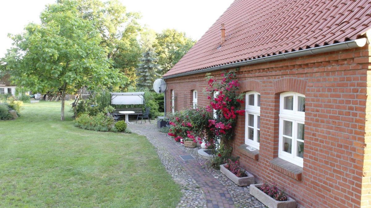 Blievenstorf Apartment | Apartment 'Damwildhof Blievenstorf- Ferienhaus' with Private Garden and Wi-Fi