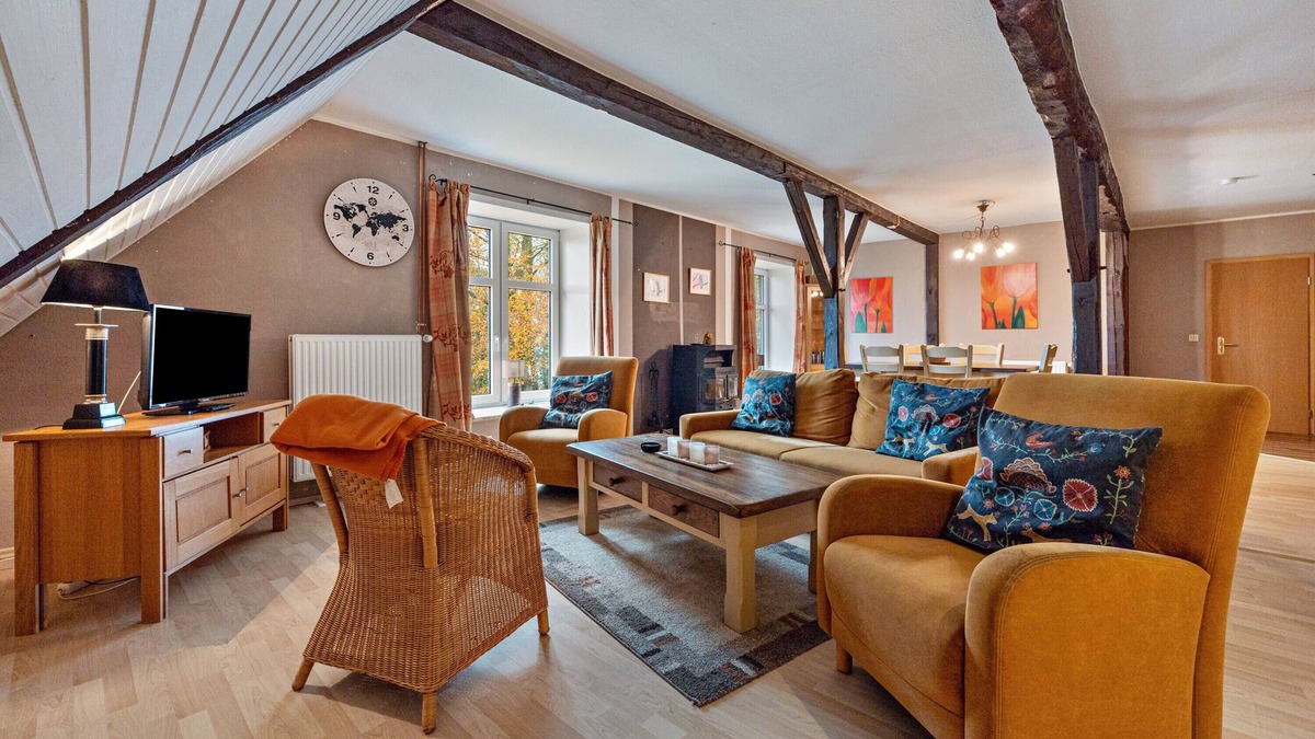 Barlt Apartment | Apartment 'Das Eulennest' with Shared Terrace and Shared Garden