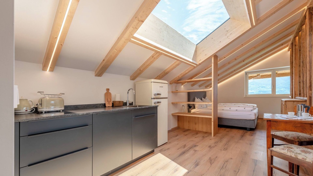 Tramin Apartment | Apartment 'Das Hubertus Suite Hubertus' with Mountain View, Sauna and Air Conditioning
