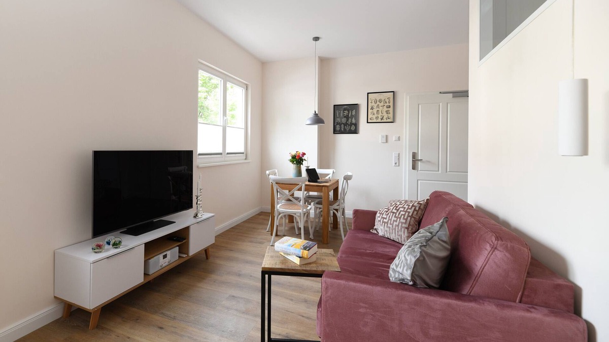 Heppenheim Apartment | Apartment 'Das Schiefe Haus Whg Starkenburg' with Wi-Fi