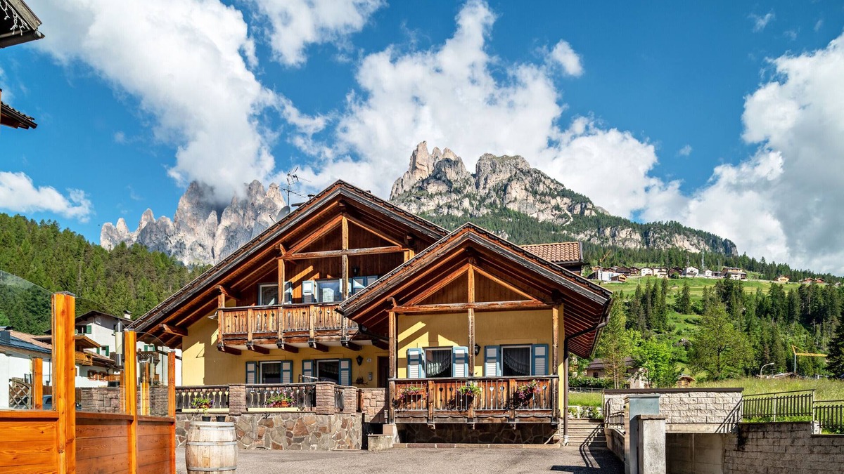 Pera Apartment | Apartment 'Davide ' with Mountain View, Private Garden and Wi-Fi