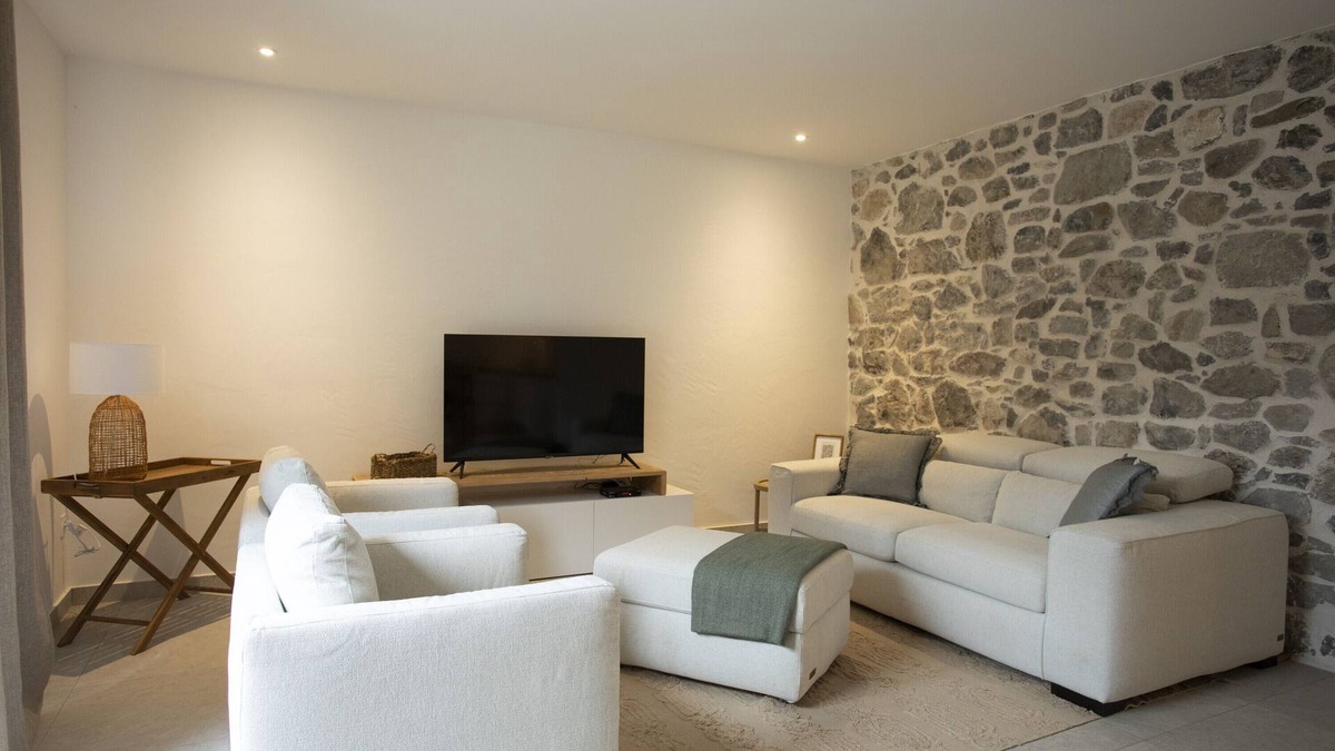 La Tour Apartment | Apartment 'De Charme - La Tour' with Private Terrace and Wi-Fi