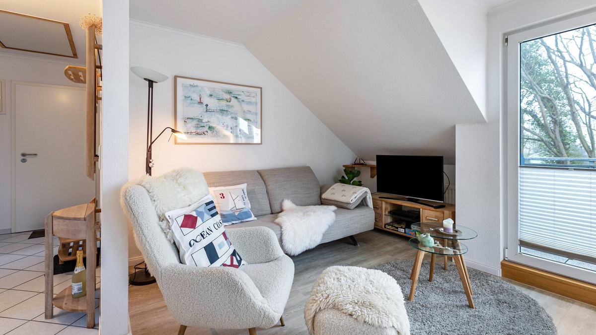 Schausende Apartment | Apartment 'Ferienwohnung Luv Und Lee' with Sea View, Balcony and Wi-Fi