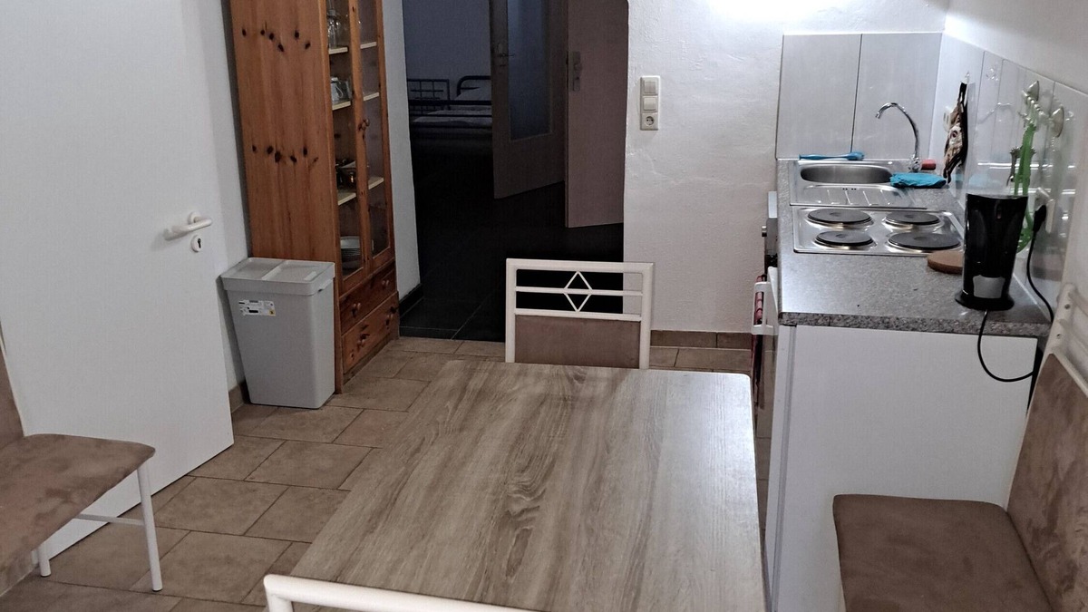 Graitschen b. Burgel Apartment | Apartment 'An Der Gleise' with Wi-Fi