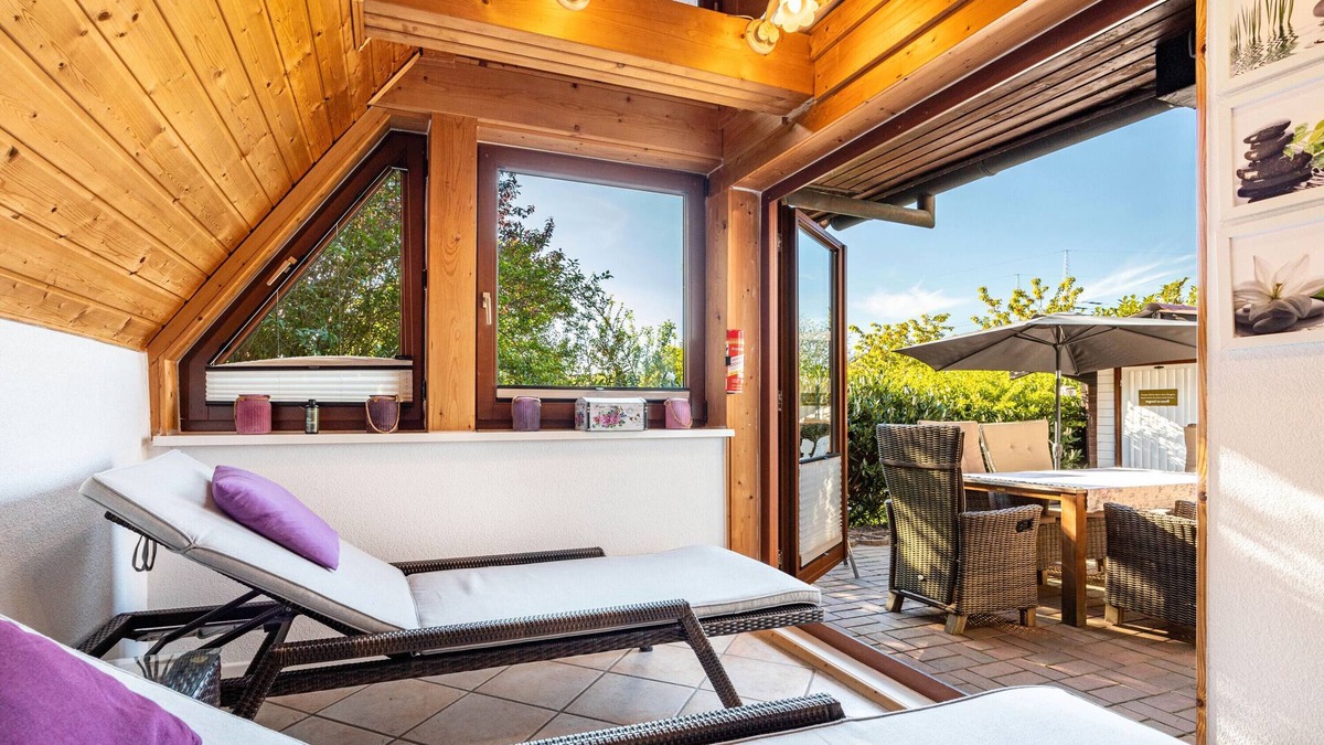 Hollern House | Apartment 'Arosa' with Private Terrace, Private Garden and Wi-Fi