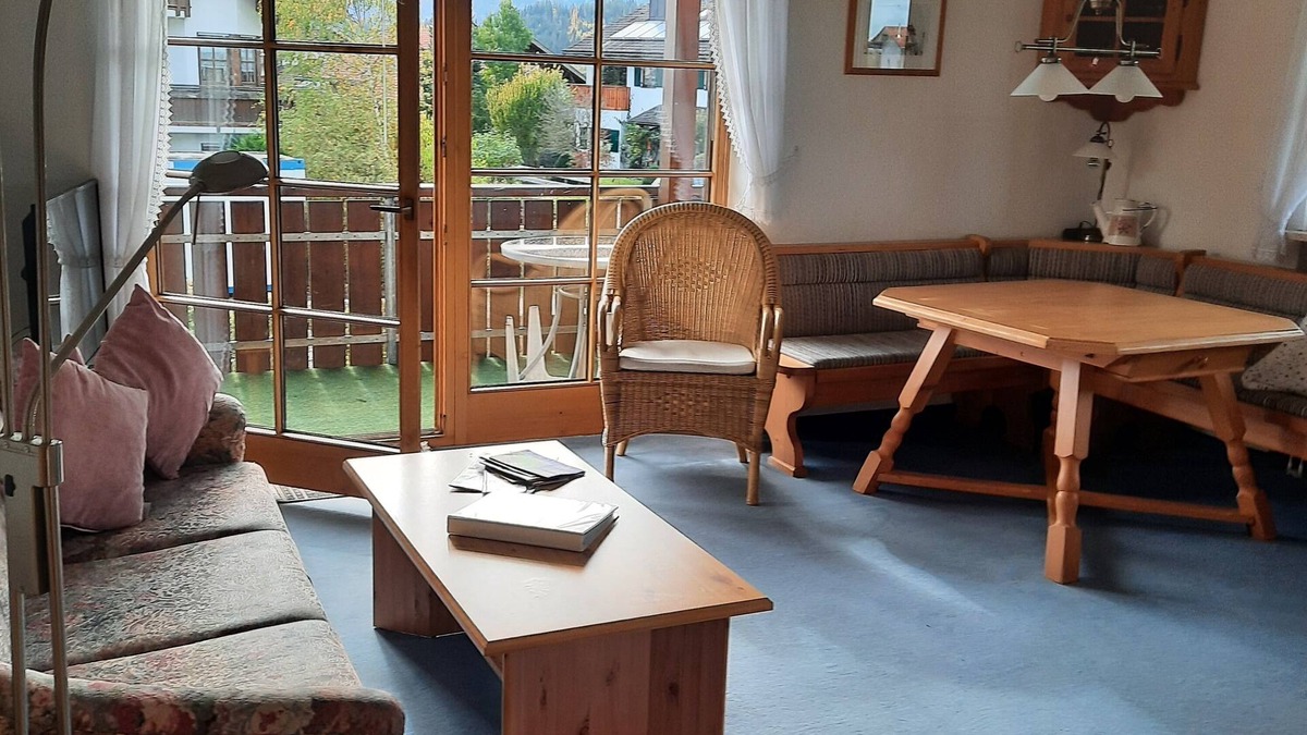 Sonthofen Apartment | Apartment 'Ferienwohnung Hörnerblick 32' with Mountain View, Balcony and Wi-Fi