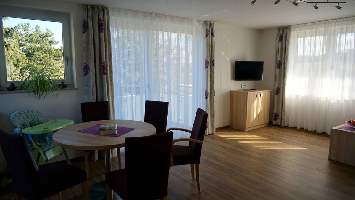 Gundelbach Apartment | Apartment 'Lemberger' with Shared Garden, Balcony and Wi-Fi