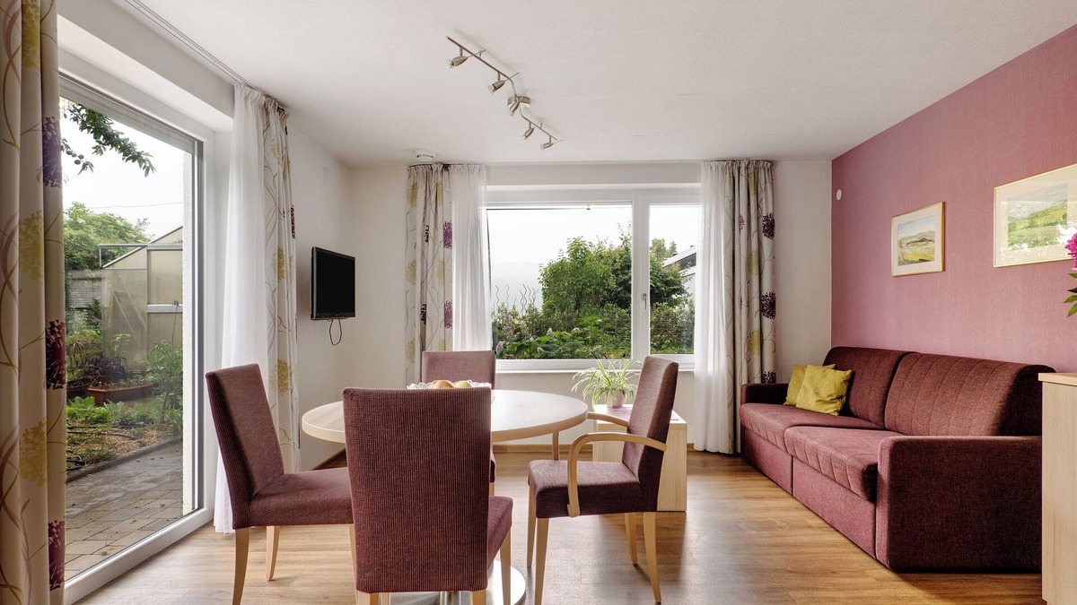 Vaihingen an der Enz Apartment | Apartment 'Burgunder' with Private Terrace, Shared Garden and Wi-Fi