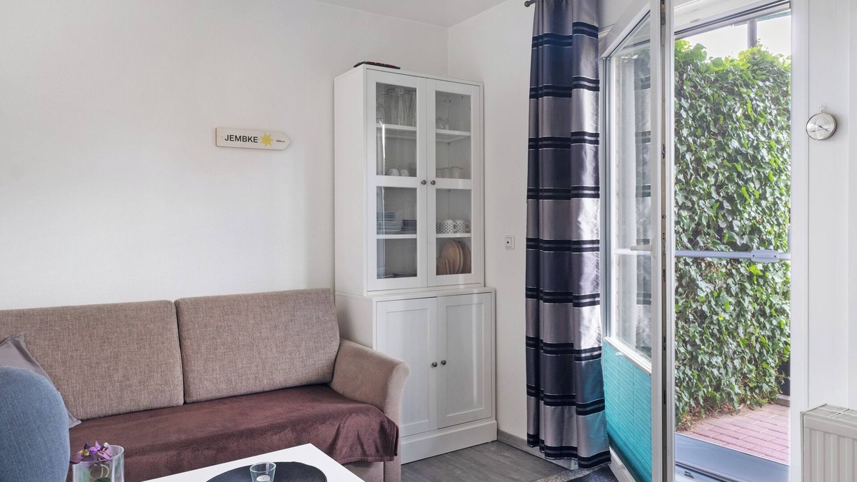 Dorumer Neufeld Apartment | Apartment 'Ferienwohnung 12 Im Haus Borkum' with Private Terrace and Wi-Fi