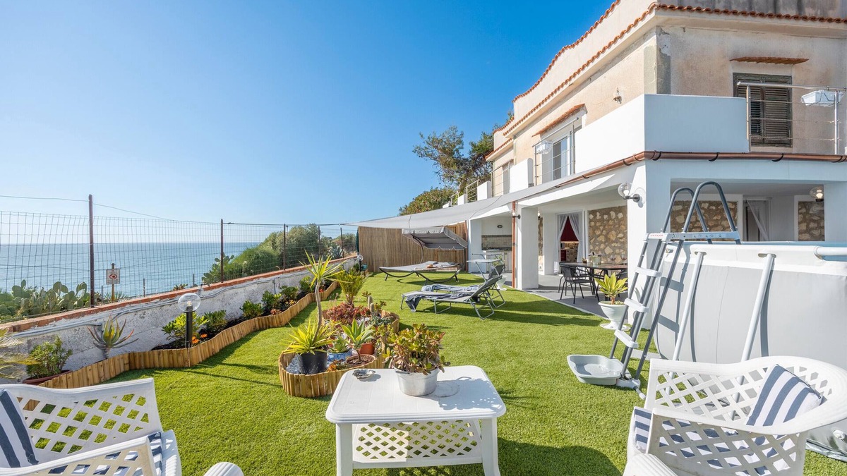 Terrasini Villa | Apartment 'Dei Tramonti - Terrasini' with Private Pool, Wi-Fi and Air Conditioning