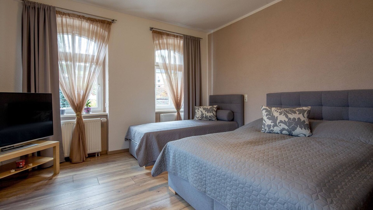 Sehmatal-Neudorf Apartment | Apartment-Deluxe-Private Bathroom-Garden view