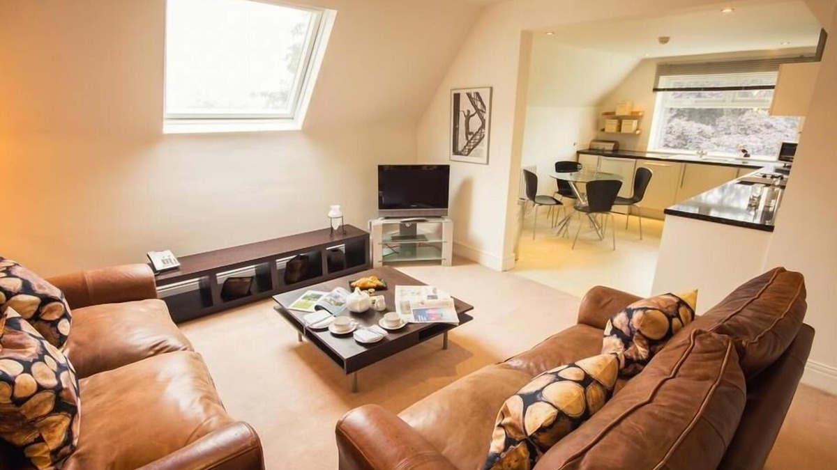 Gateshead Apartment | Apartment-Deluxe-Ensuite with Bath-Garden view