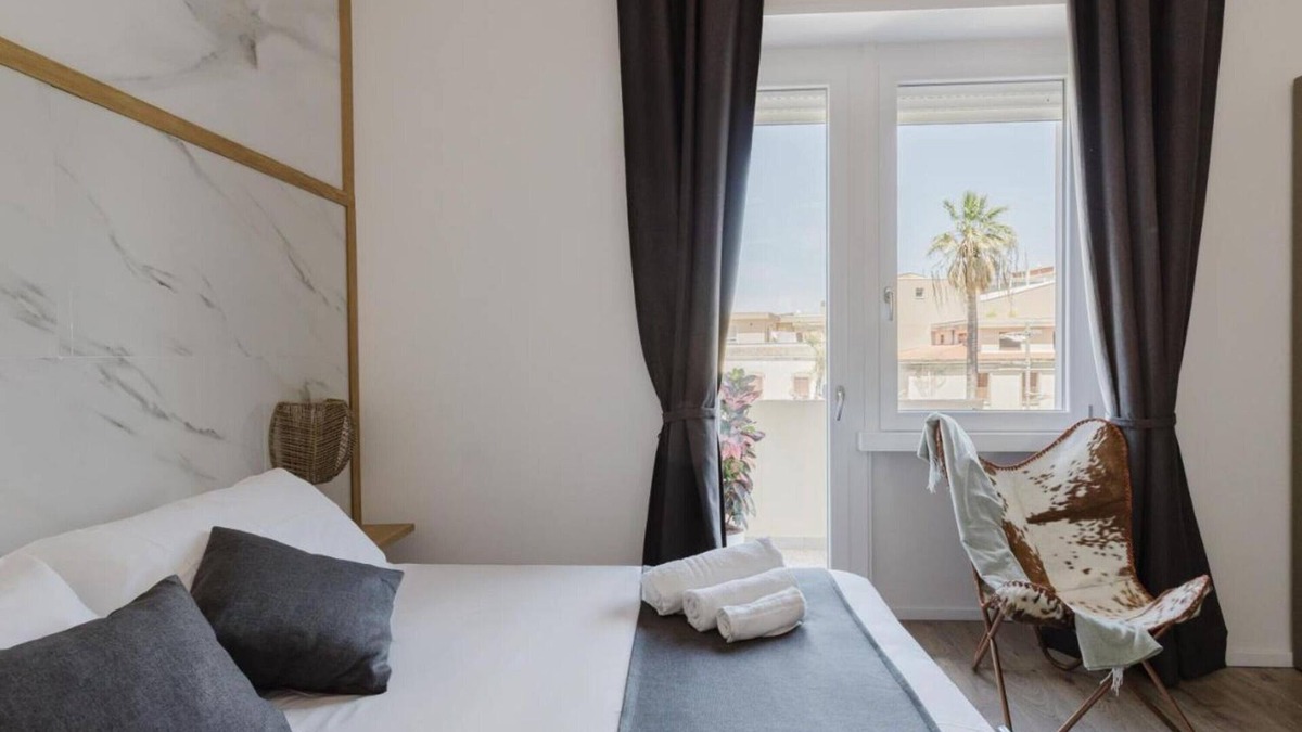 Oristano Apartment | Apartment 'Deluxe One-Bedroom with City View' with Wi-Fi and Air Conditioning