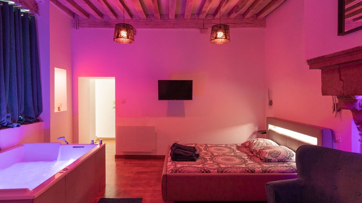 Old Town Apartment | Apartment-Deluxe-Whirlpool bath-Luxury Spa