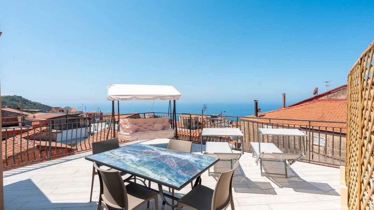 Ascea Apartment | Apartment 'Deluxe Zenone' with Sea View, Wi-Fi and Air Conditioning