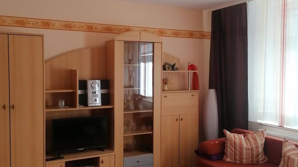 Plauen Apartment | Apartment DG, shower, WC, living room/bedroom - Ferienwohnungen Hochmuth