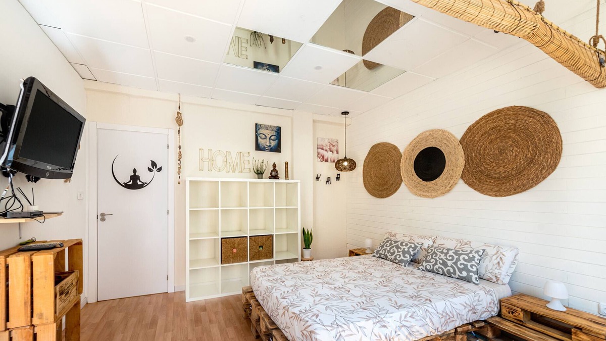 Burriana Apartment | Apartment "Dharma76" with Private Balcony, Wi-Fi and Air Conditioning