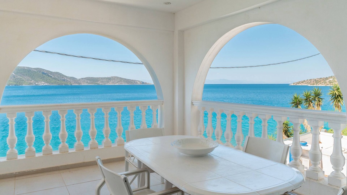Salamis Apartment | Apartment 'Dias' with Sea View, Wi-Fi and Air Conditioning