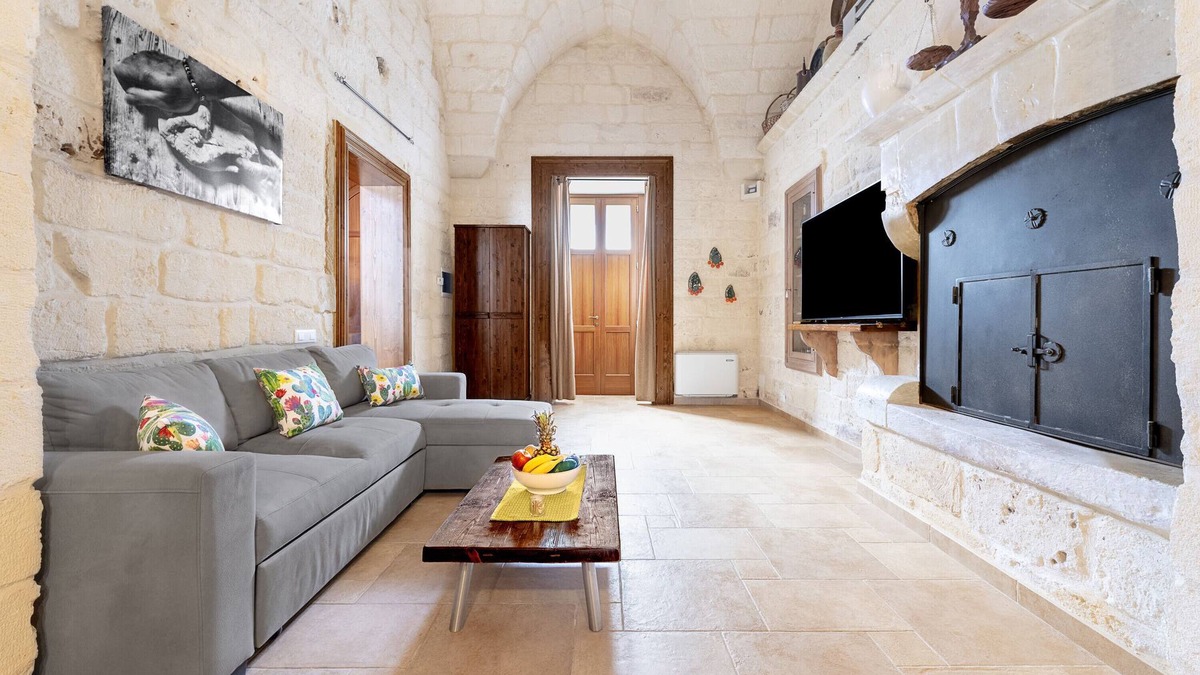 Melendugno Apartment | Apartment 'Dimora Elia' with Private Terrace, Wi-Fi and Air Conditioning