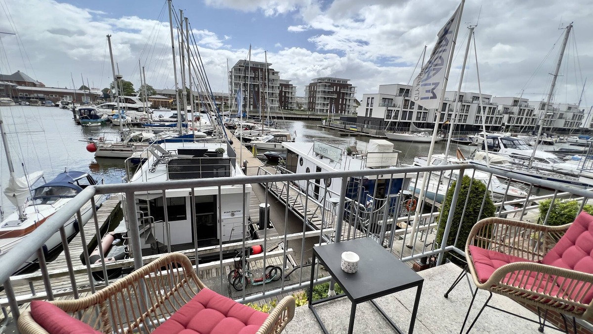 Cuxhaven Apartment | Apartment directly in the city marina/yacht harbor with a fantastic view also with dog