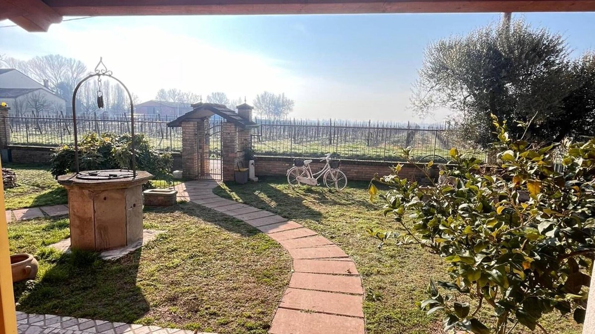 Codevigo Apartment | Apartment 'Diva Canova Laguna Veneta' with Shared Terrace, Wi-Fi and Air Conditioning