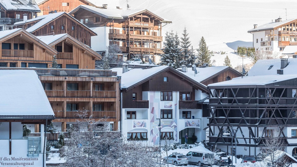 San Cassiano Apartment | Apartment "Dolomieu 29" with Mountain View, Wi-Fi & Balcony