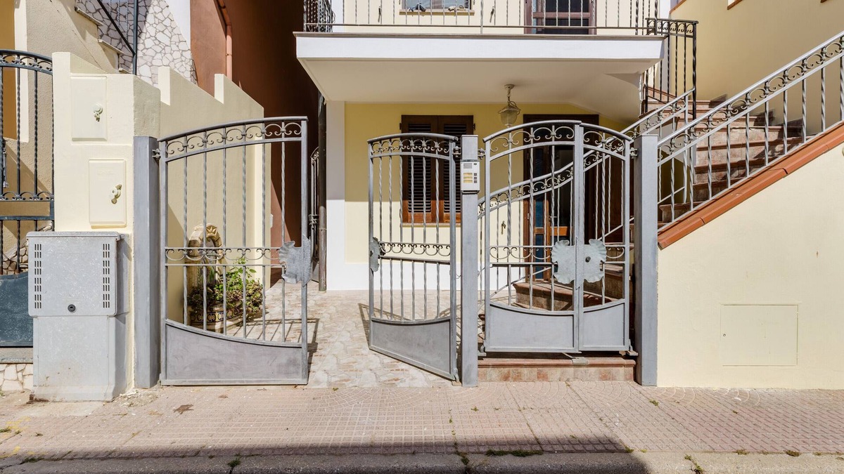 Torre Grande Apartment | Apartment 'Domumia Torre Grande' with Private Terrace, Wi-Fi and Air Conditioning