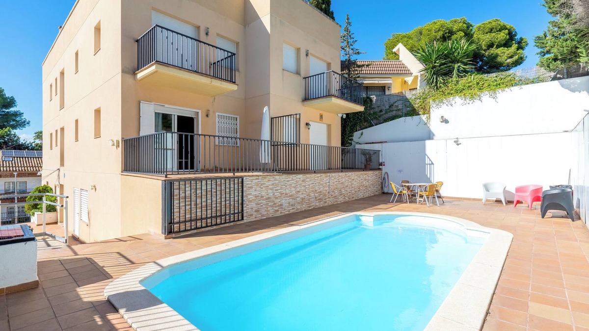 Segur de Calafell Apartment | Apartment 'Dorada 2-3' with Shared Pool, Private Terrace and Wi-Fi