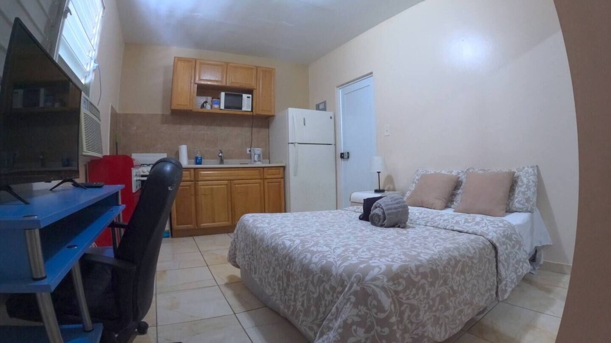 Ponce Centro Apartment | Apartment Double Bed- Sleeps 2 - Free WIFI