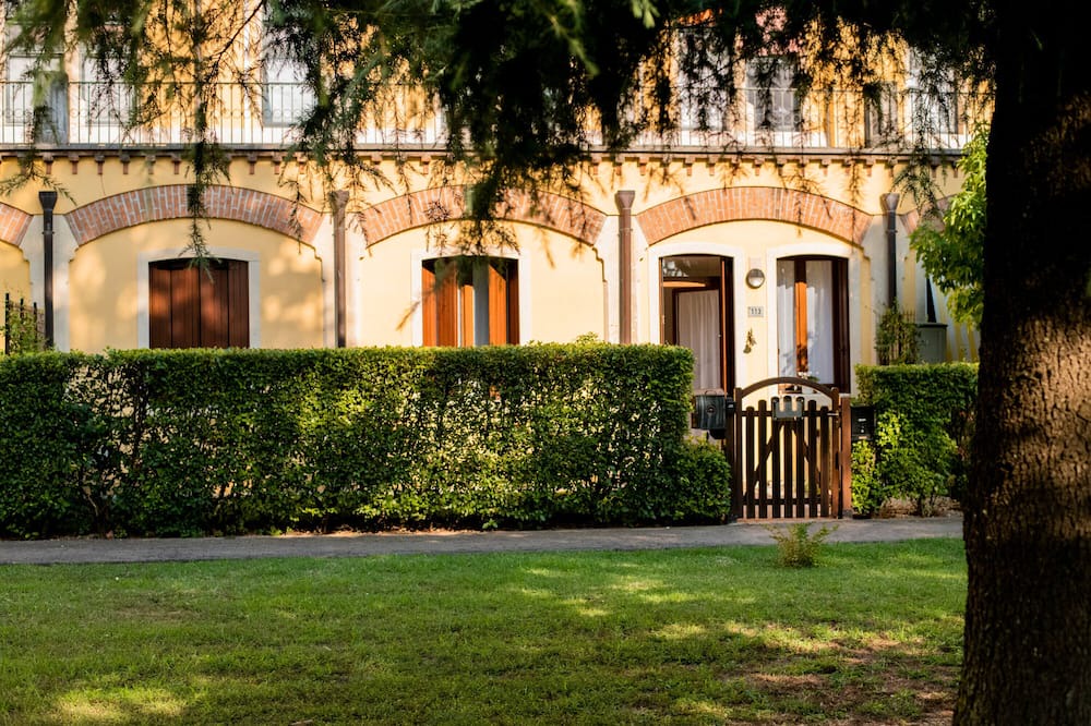 Illasi Apartment | Apartment 'Dream Room' with Private Garden and Wi-Fi