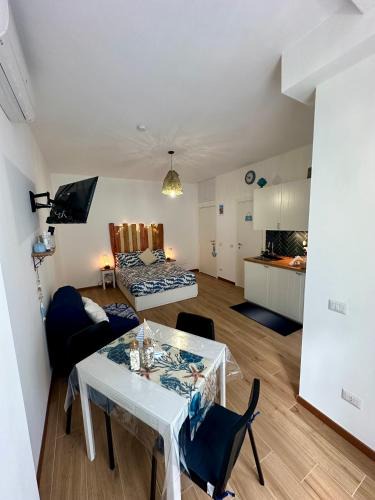 Certosa House | Apartment Due Mari Milano ZONA PORTELLO-FIERA FREE WI-FI