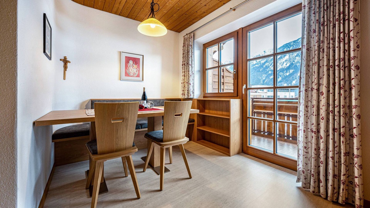Sand in Taufers Apartment | Apartment "Duregger App Sonnenschein" with Mountain View, Garden & Wi-Fi