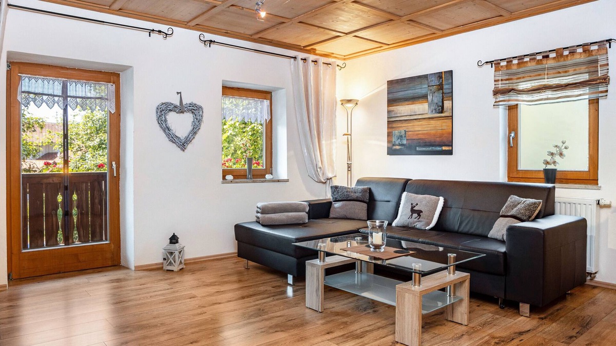 Bernbeuren Apartment | Apartment 'Echerschwang1' with Shared Garden, Balcony and Wi-Fi