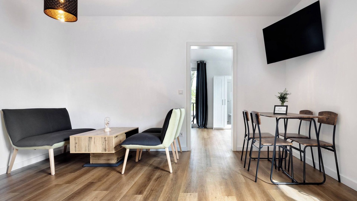 Eidelstedt Apartment | Apartment 'Eidelstedt Zentrale Lage' with Balcony and Wi-Fi