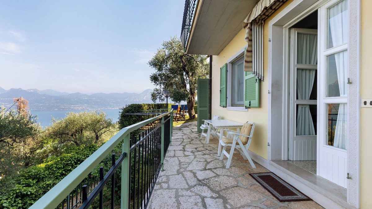Albisano Apartment | Apartment 'El Casal' with Lake View, Shared Pool and Wi-Fi