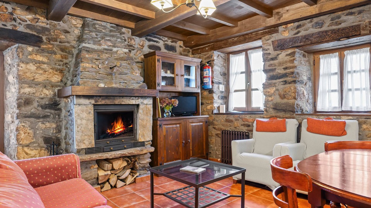 Villacibran Apartment | Apartment 'El Cueto' with Mountain View, Private Terrace and Wi-Fi