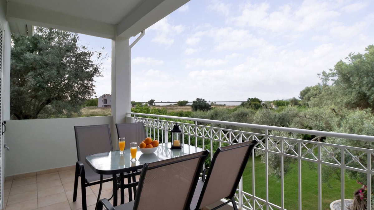 Agios Ioannis Apartment | Apartment 'Elaia 2' with Sea View, Wi-Fi and Air Conditioning
