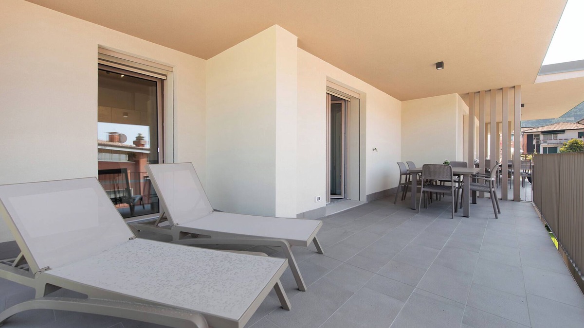 Garda Apartment | Apartment 'Eleonora C3' with Shared Pool, Private Terrace and Air Conditioning