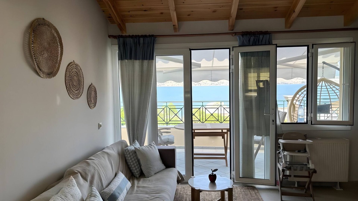 Lixouri Apartment | Apartment 'Emelia' with Sea View, Wi-Fi and Air Conditioning