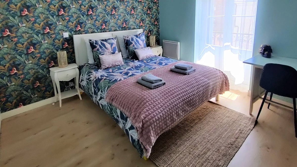 Vitre Apartment | Apartment EMILIA Downtown room bed 160cm Balcony WIFI Coffee and tea