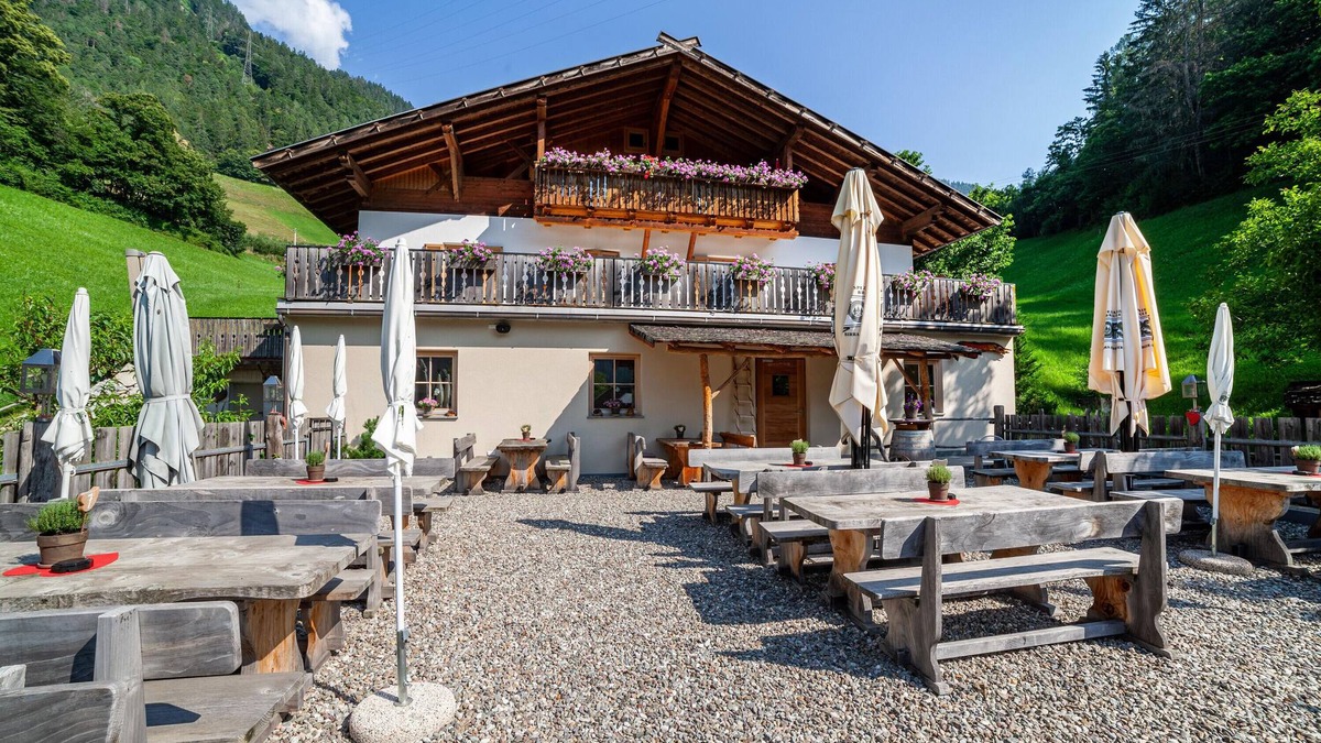 San Pancrazio Apartment | Apartment "Engethalerhof" with Mountain View, Balcony & Wi-Fi