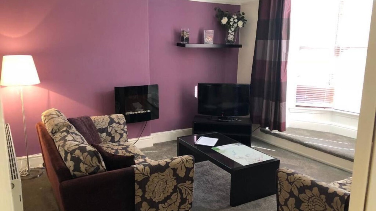 Rhayader Apartment | Apartment-Ensuite-Two Bedroom