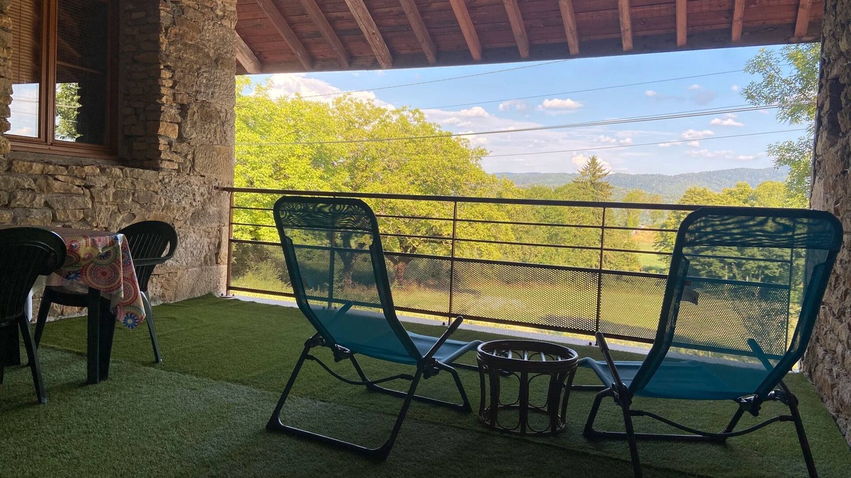 Dortan Apartment | Apartment 'Entre Lacs Et Sapins' with Mountain View, Private Terrace and Wi-Fi