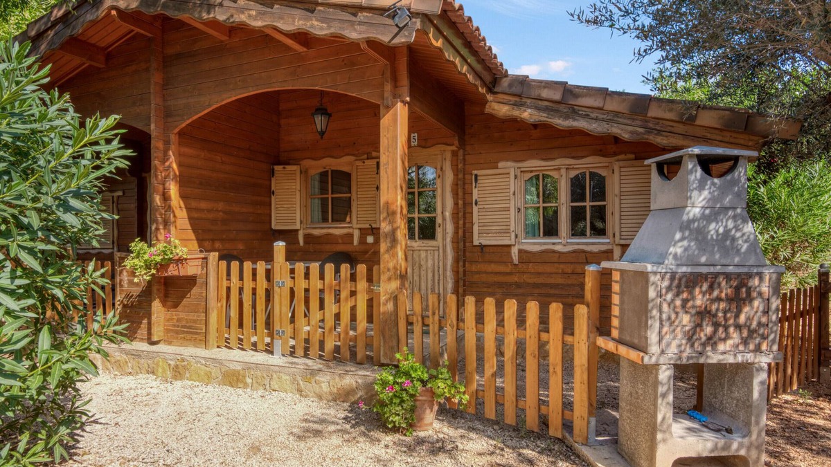 Benicolet Apartment | Apartment 'Entre Viejos Olivos 5' with Mountain View, Shared Pool and Air Conditioning
