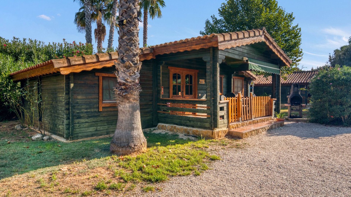Benicolet Apartment | Apartment 'Entre Viejos Olivos 7' with Mountain View, Shared Pool and Air Conditioning